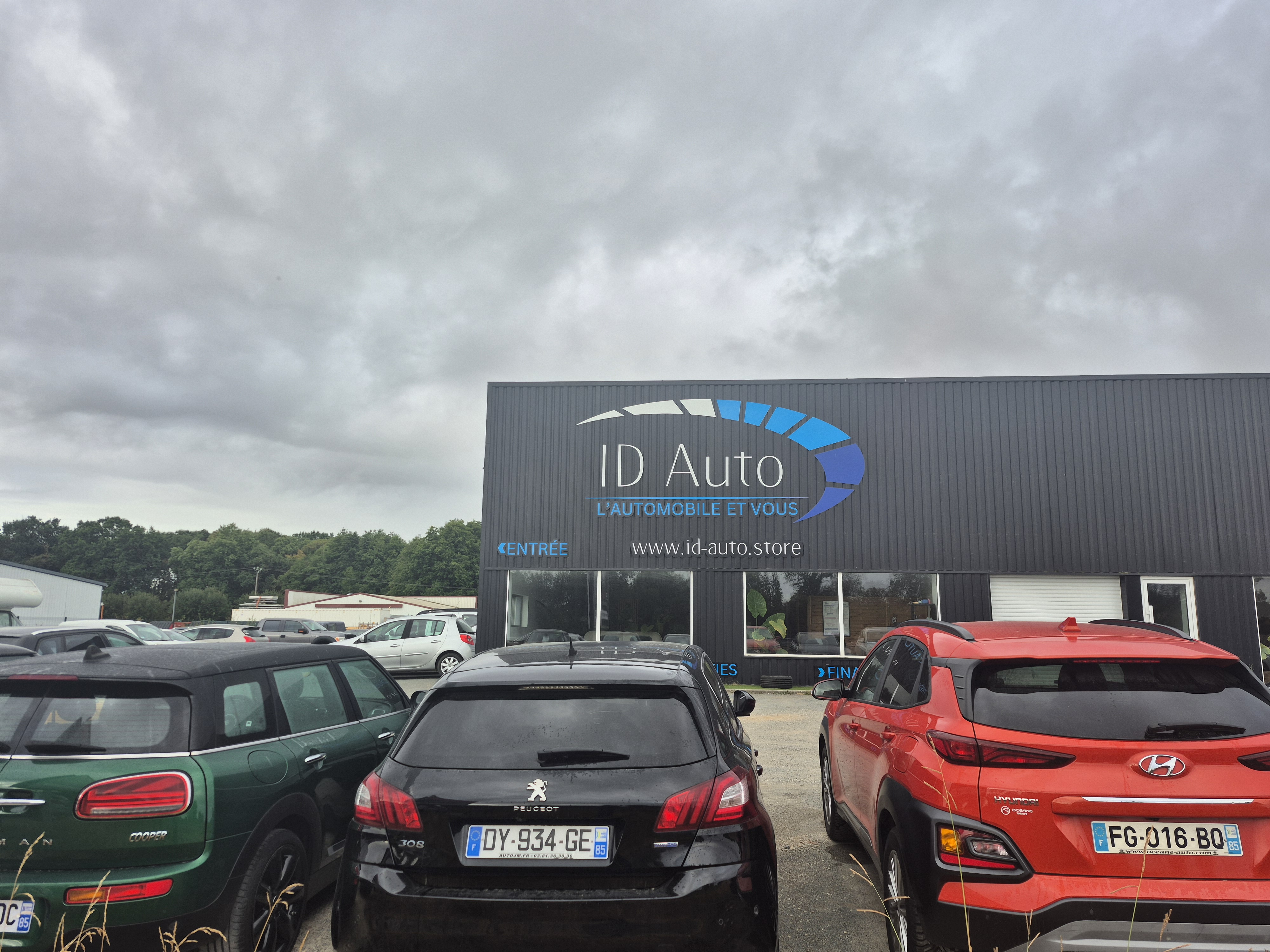Portrait de L'Équipe IDE AUTO La Roche-sur-Yon - Conseillers Commerciaux & Experts Automobiles